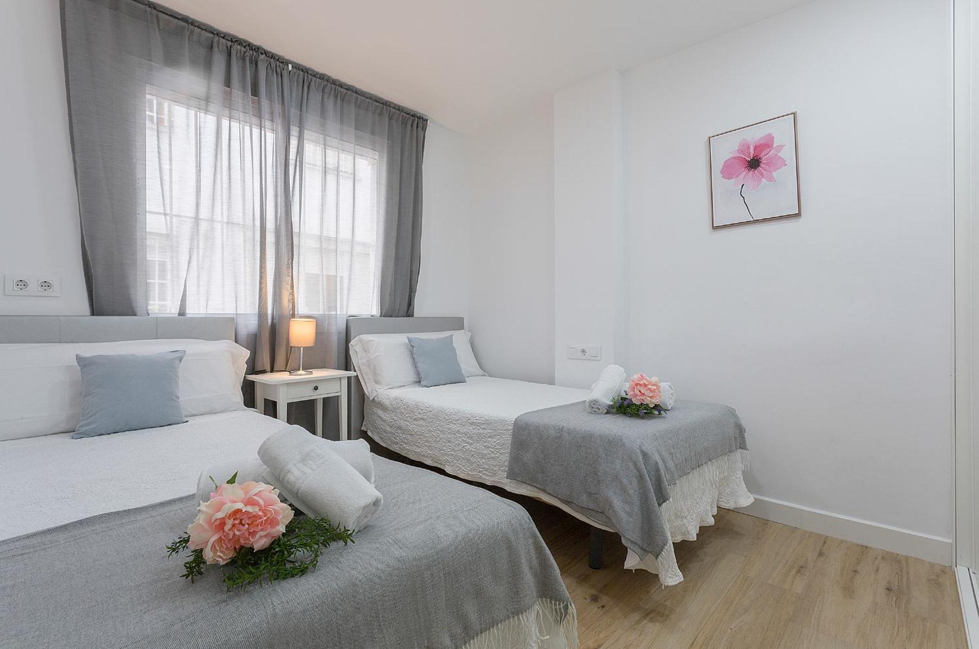 Centro Virgen Guia 3 Rooms Севилья Экстерьер фото